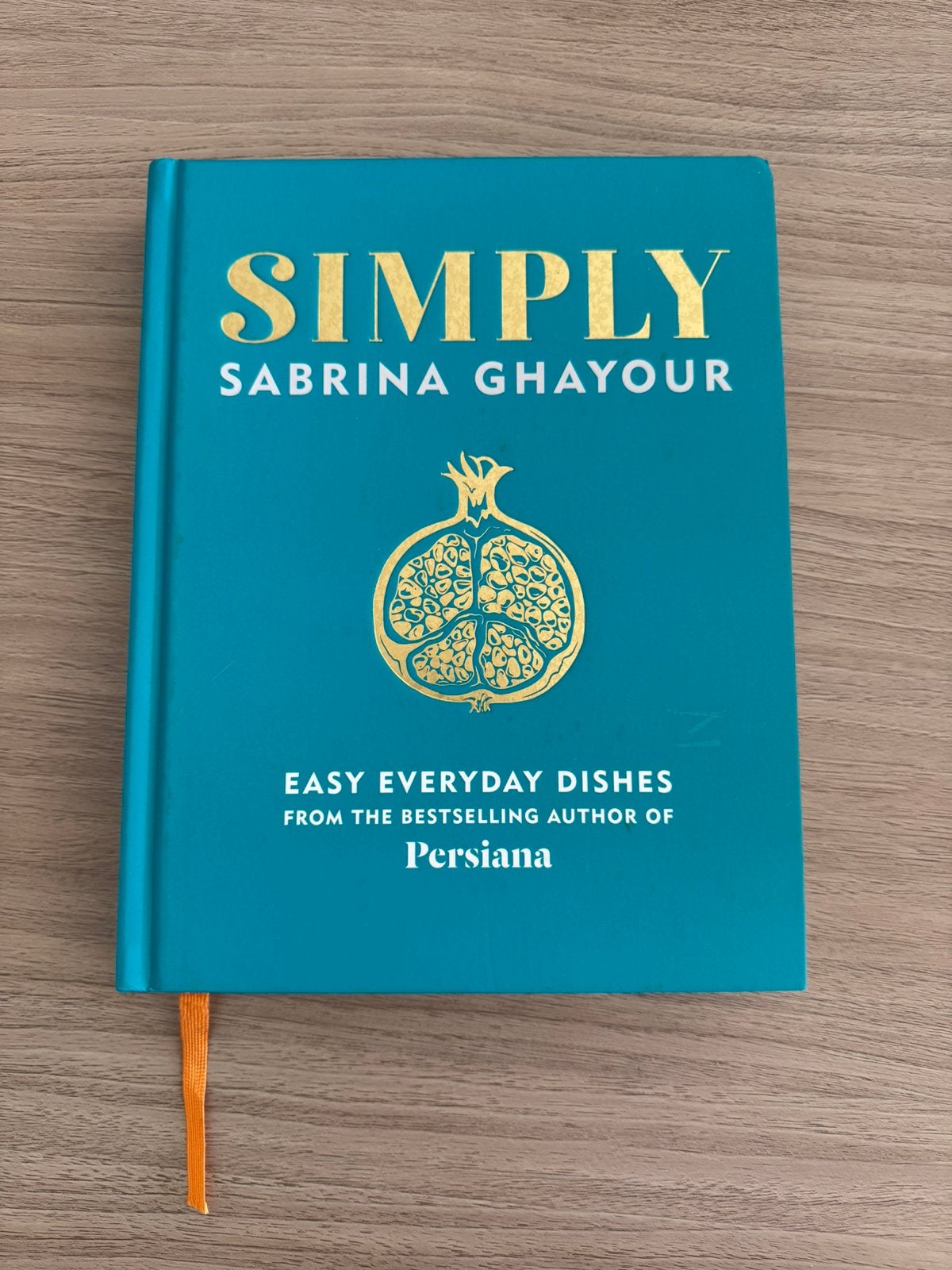 Simply Sabrina Ghayour - Easy Everyday Dishes, Boeken, Ophalen of Verzenden, Zo goed als nieuw, Midden-Oosten en Marokko, Hoofdgerechten