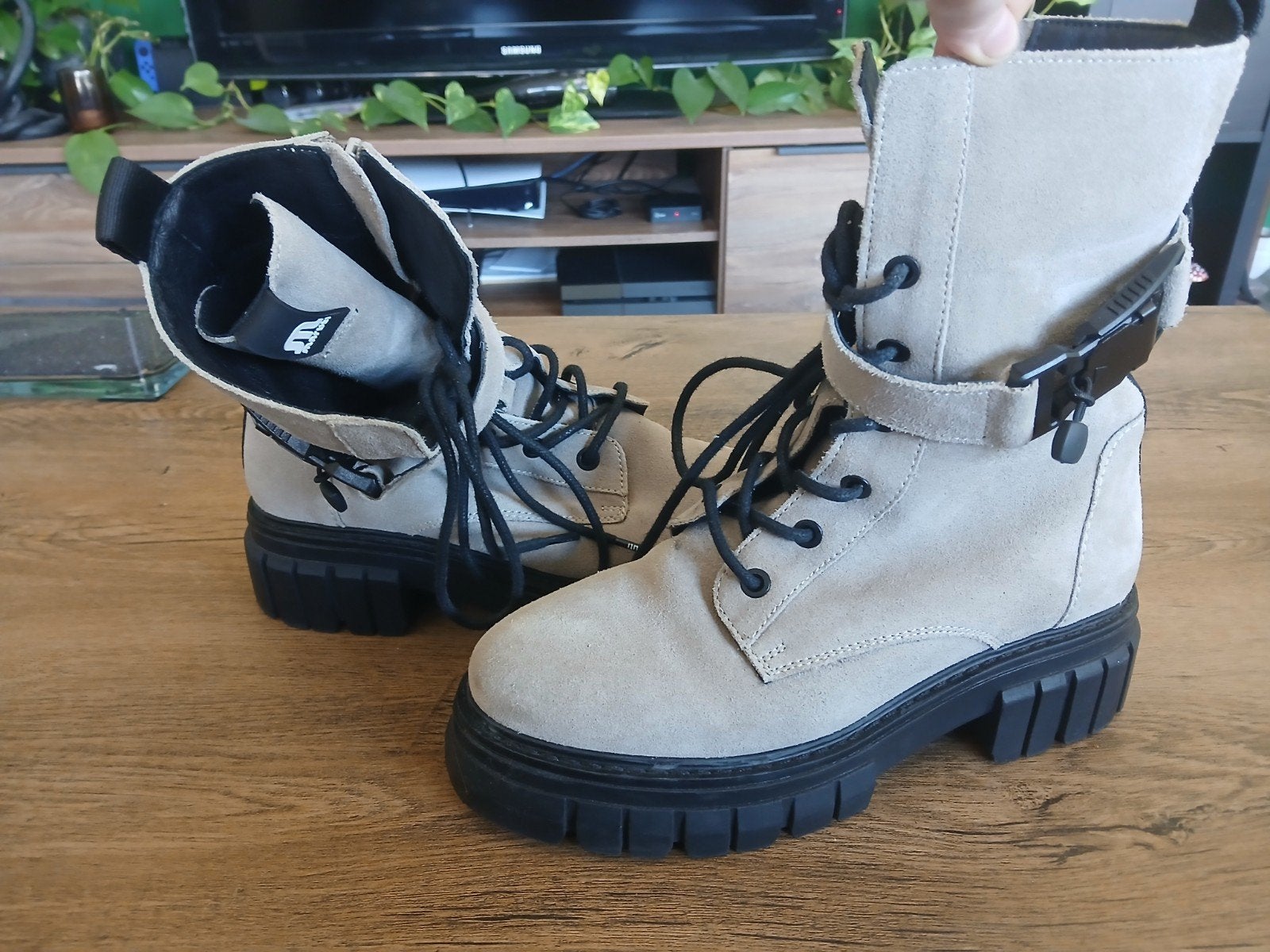 Stoere beige suède veterlaarzen met gesp, Ophalen, Gedragen, Beige, Lage of Enkellaarzen