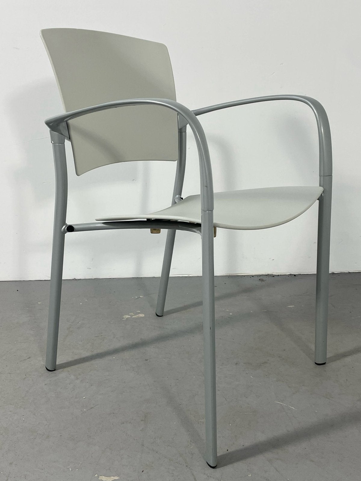 23x Enea Kantinestoelen Met Armleuningen Lichtgrijs, Gebruikt, Ophalen of Verzenden, X, Grijs