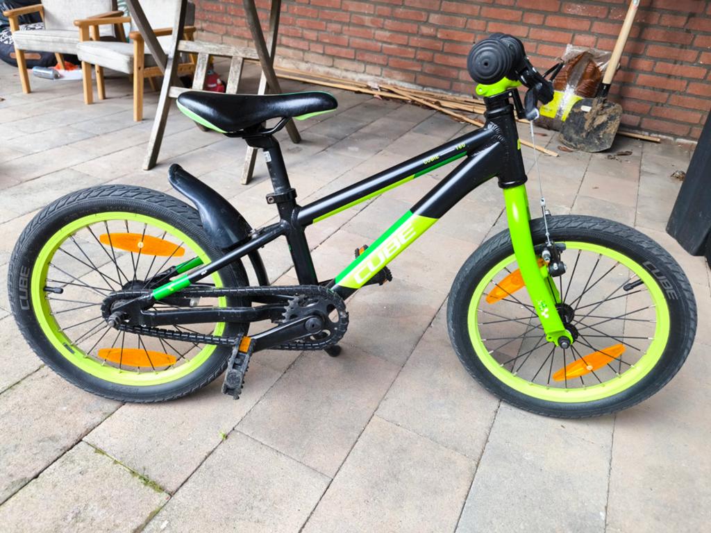 Cube Acid 160 Kinderfiets - Zwart/Groen, Fietsen en Brommers, Fietsen | Kinderfietsjes, Terugtraprem, Ophalen of Verzenden, Cube