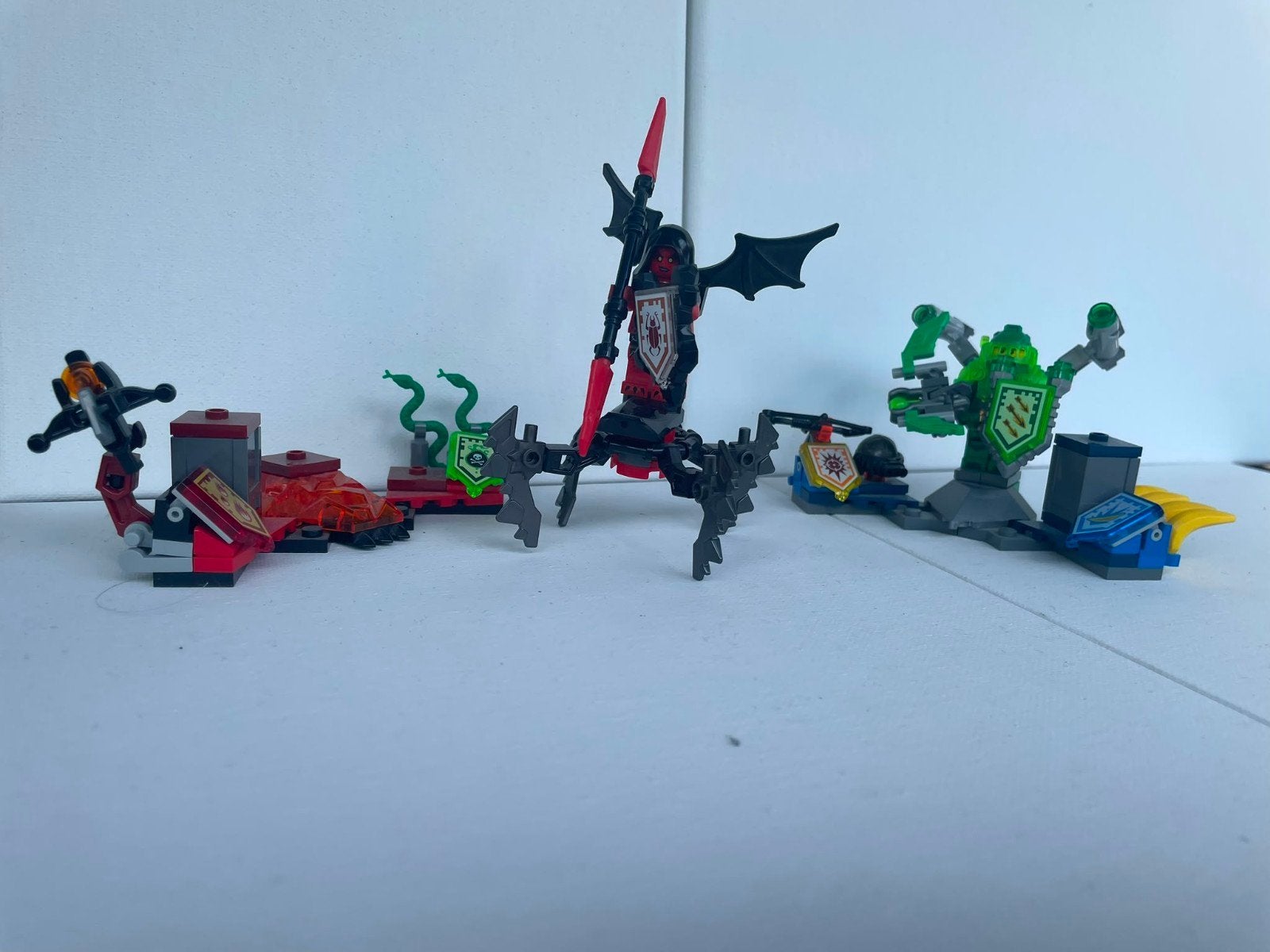 LEGO nexo knights sets 70335 + 70332 lavarina en aron, Ophalen of Verzenden, Zo goed als nieuw