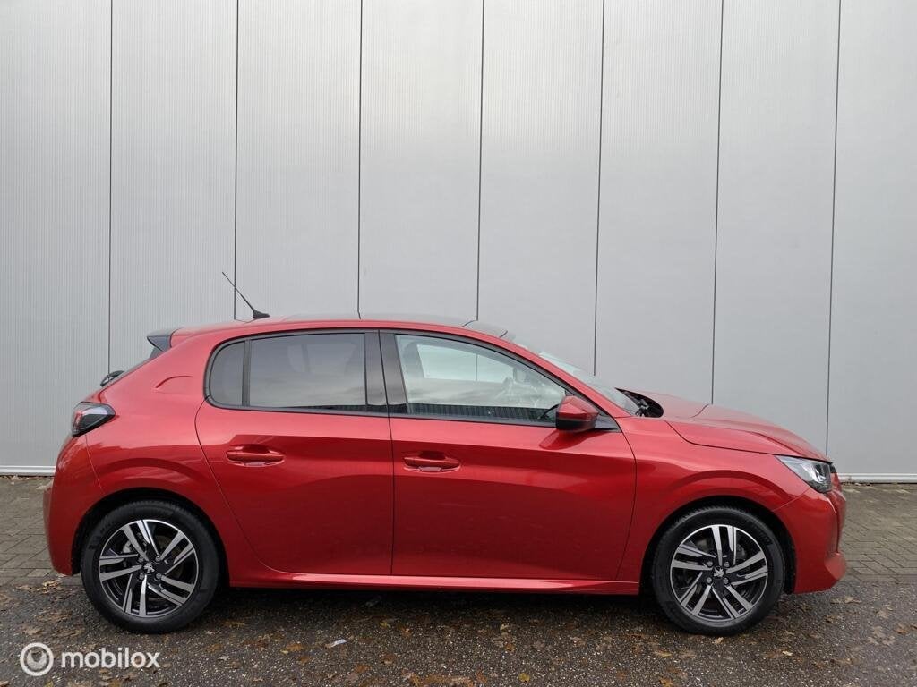 Peugeot 208 1.2 PureTech Allure NAVI/PDC/PANO DAK/TREKHAAK, 101 pk, Gebruikt, Met garantie (alle), Leder en Stof