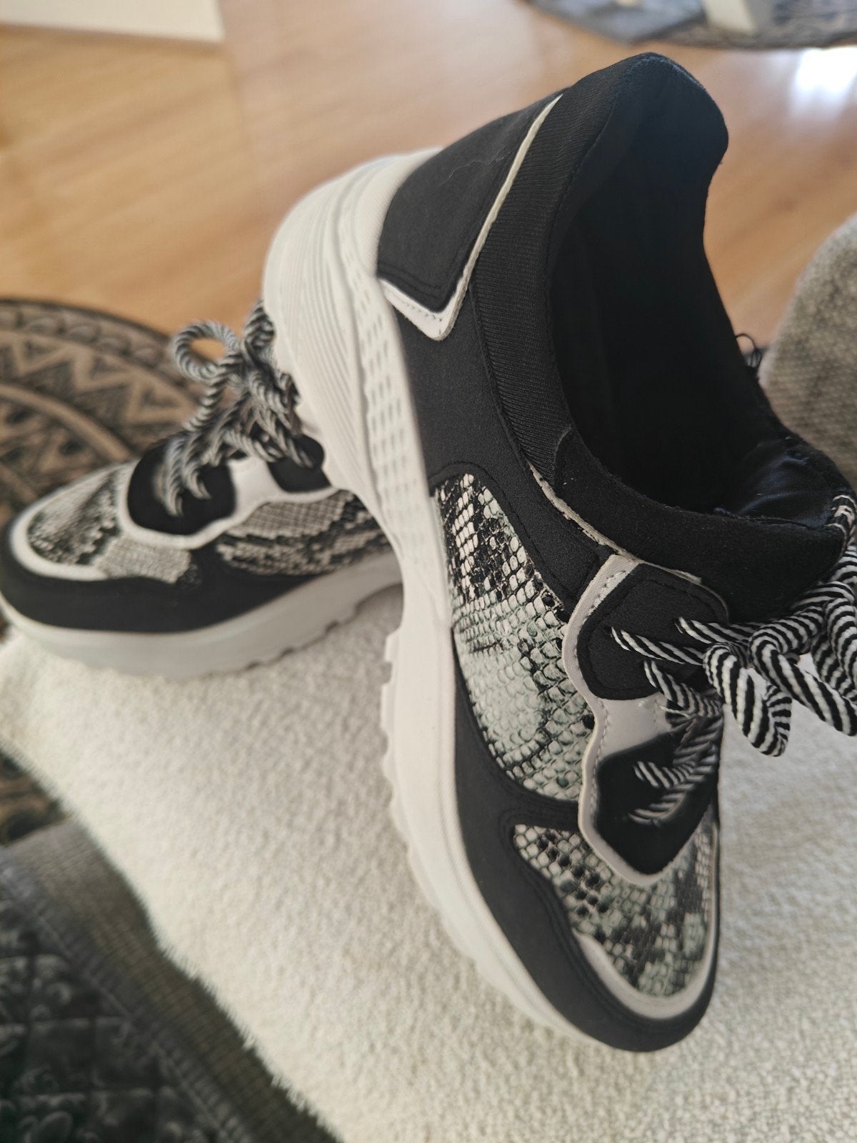 Nieuwe Dames Sneakers Maat 38 - Slangenprint, Ophalen of Verzenden, Nieuw, Zwart, Sneakers of Gympen