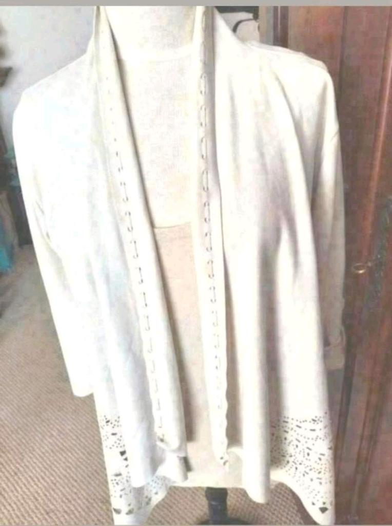 Ecru suédine Ambika ajour vest/jasje maat L 42, Verzenden, Beige, Maat 42/44 (L), Nieuw