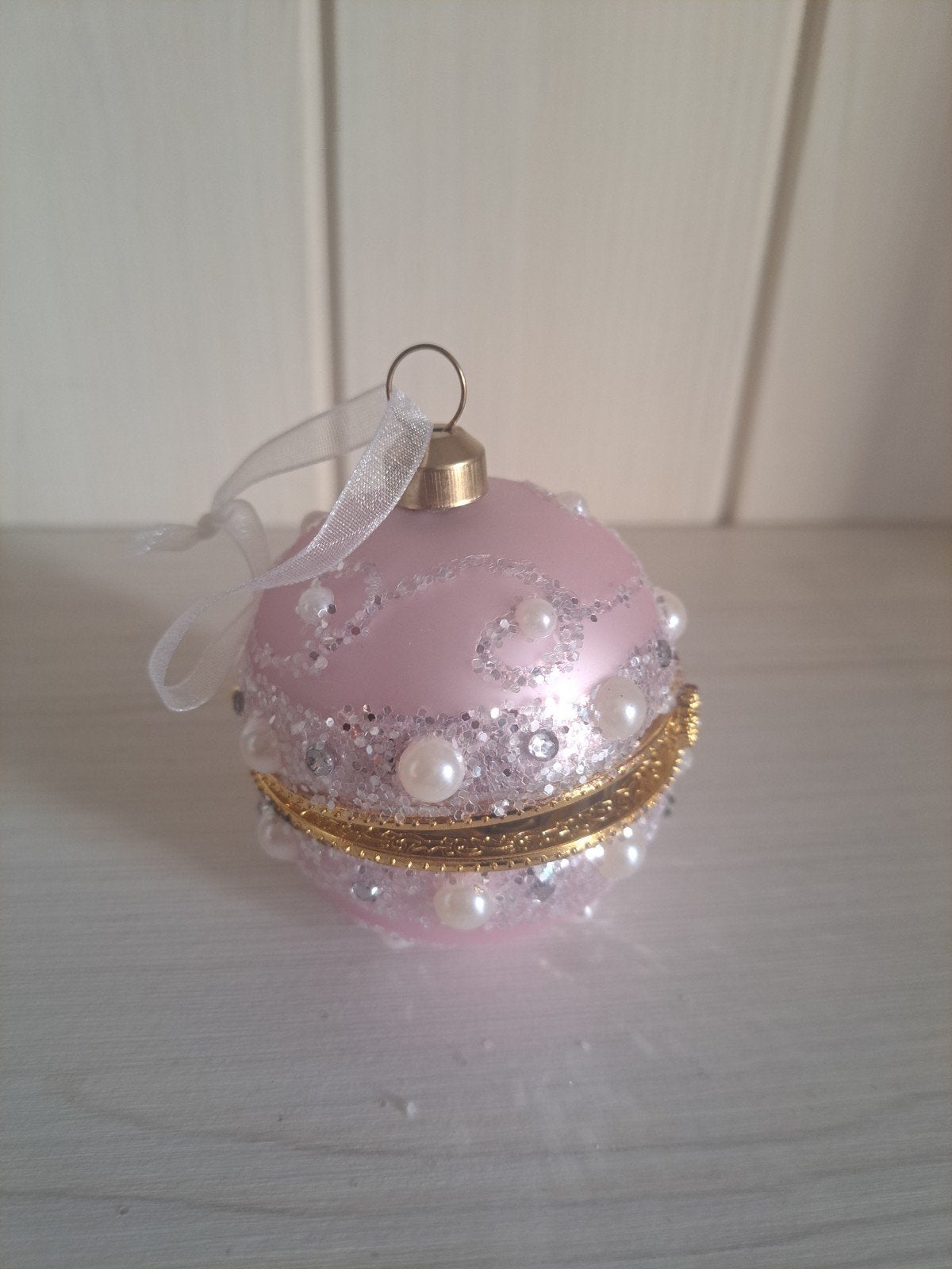 roze kerstbal die open wil, Ophalen of Verzenden
