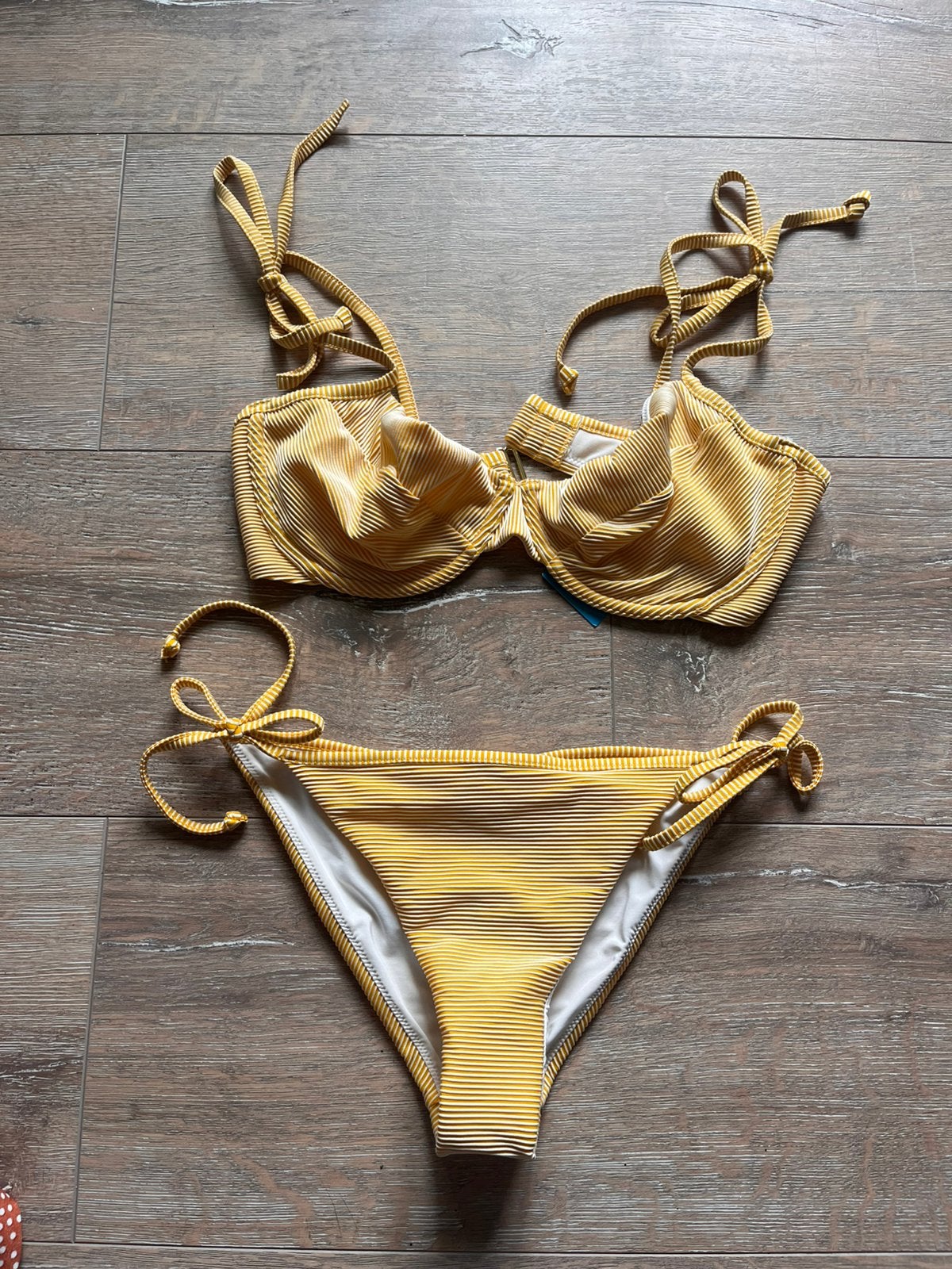 H&M - Nieuwe geel/wit gestreepte bikini, Ophalen of Verzenden, Nieuw, Geel, Bikini