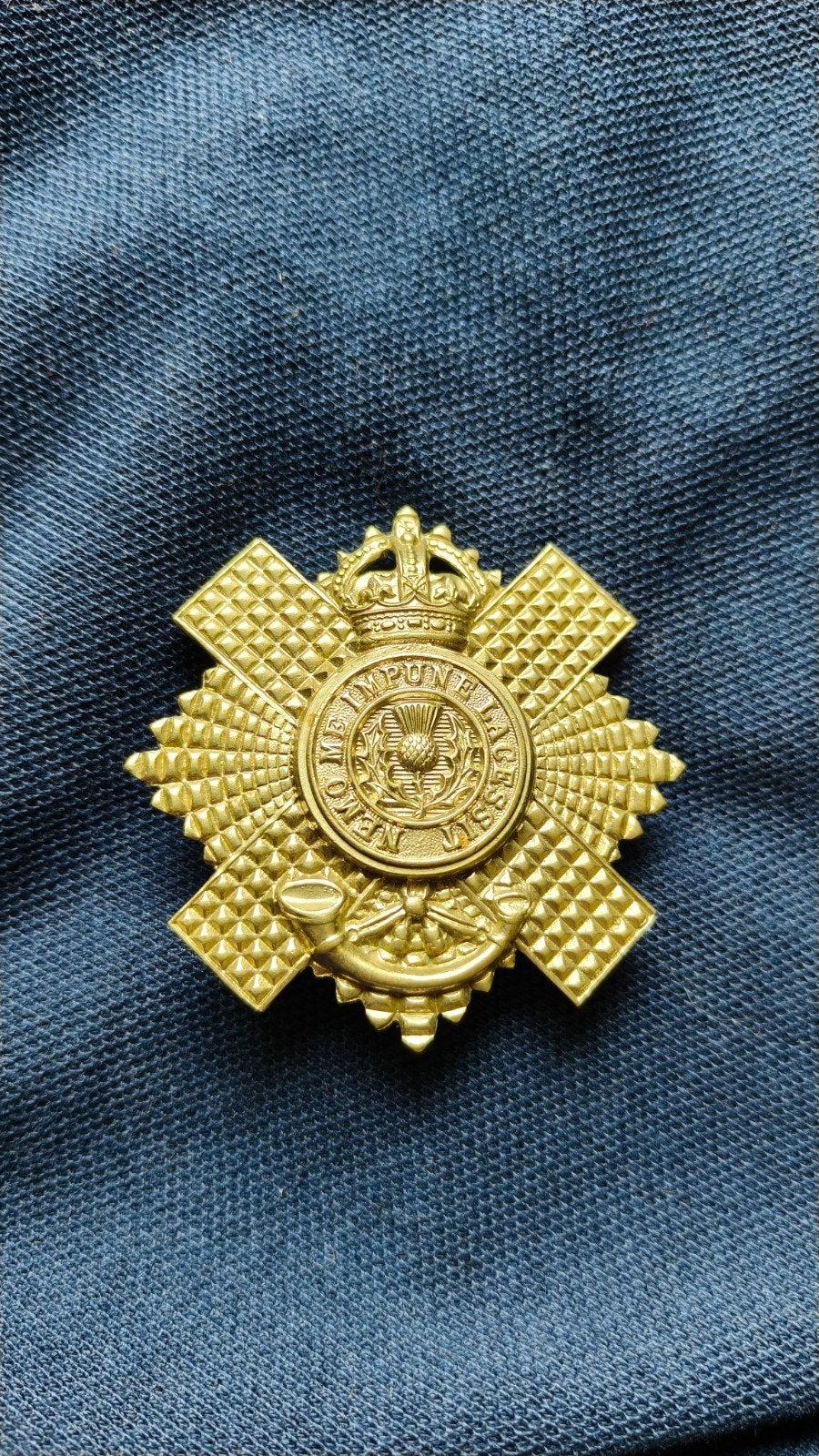 Mooie originele WW2 capbadge 4/5 Royal Scots., Ophalen of Verzenden, Landmacht, Engeland, Embleem of Badge