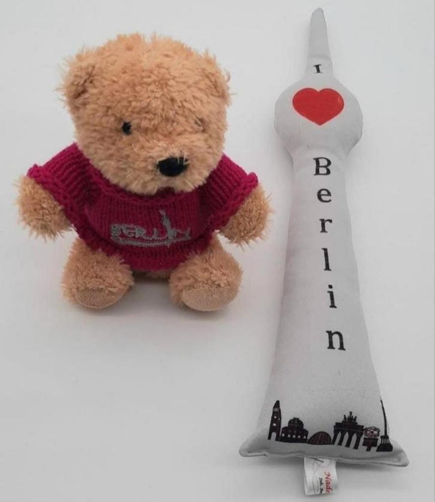 Knuffel beertje met Berlin trui + I Love Berlin TV Tower, Ophalen of Verzenden, Zo goed als nieuw, Beer, Middelgroot (20 tot 80 cm)