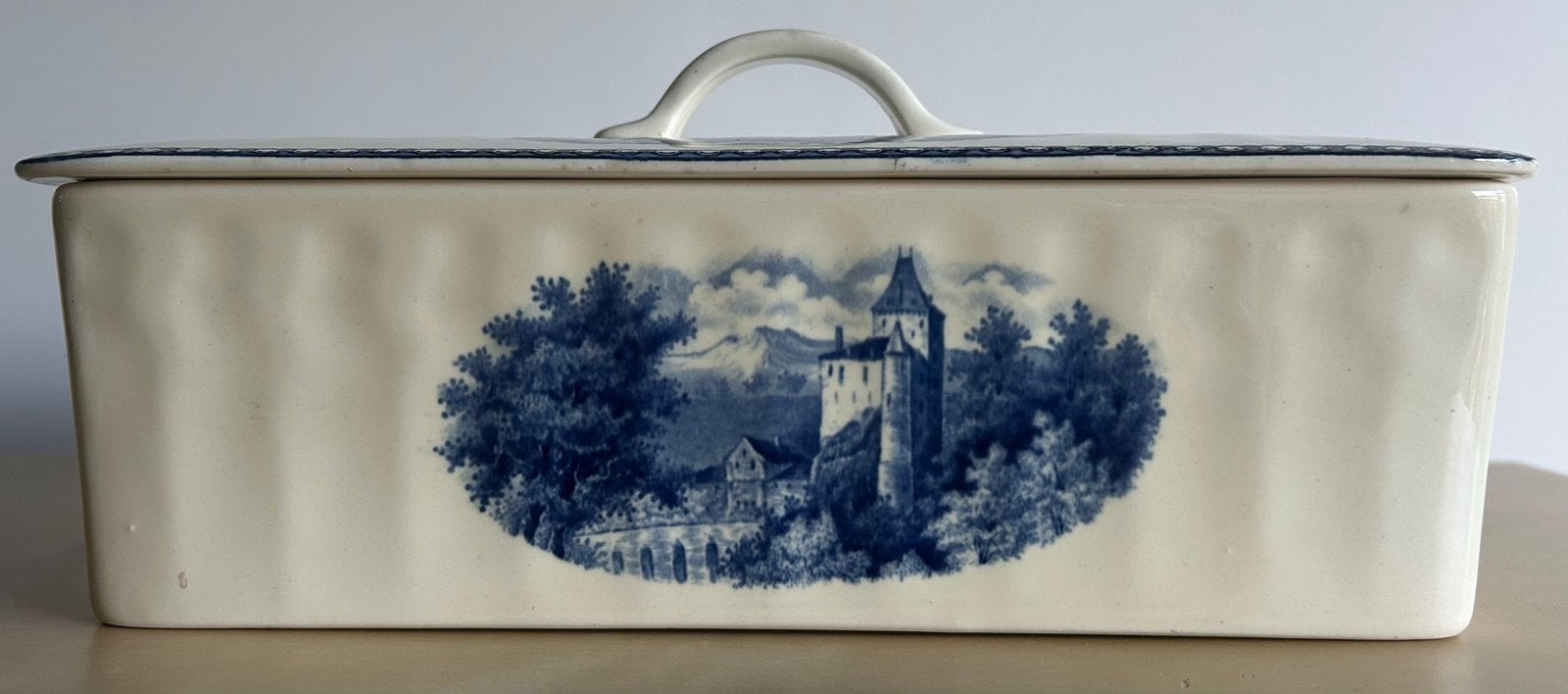 Antieke cakedoos landschap blauw Maastrichts aardewerk, Verzenden