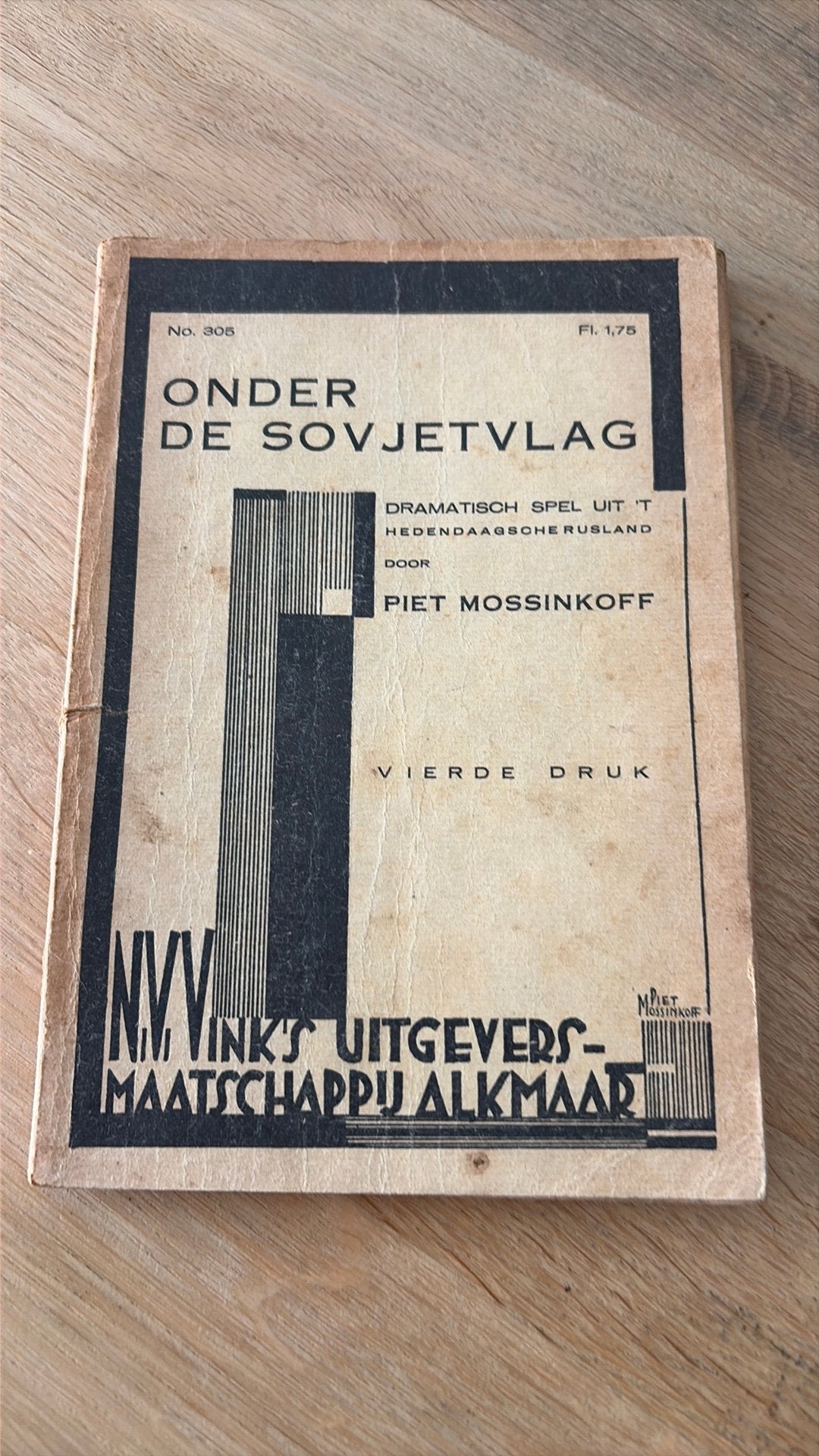 Onder de Sovjetvlag - Piet Mossinkoff, Ophalen of Verzenden, Gelezen, Overige typen