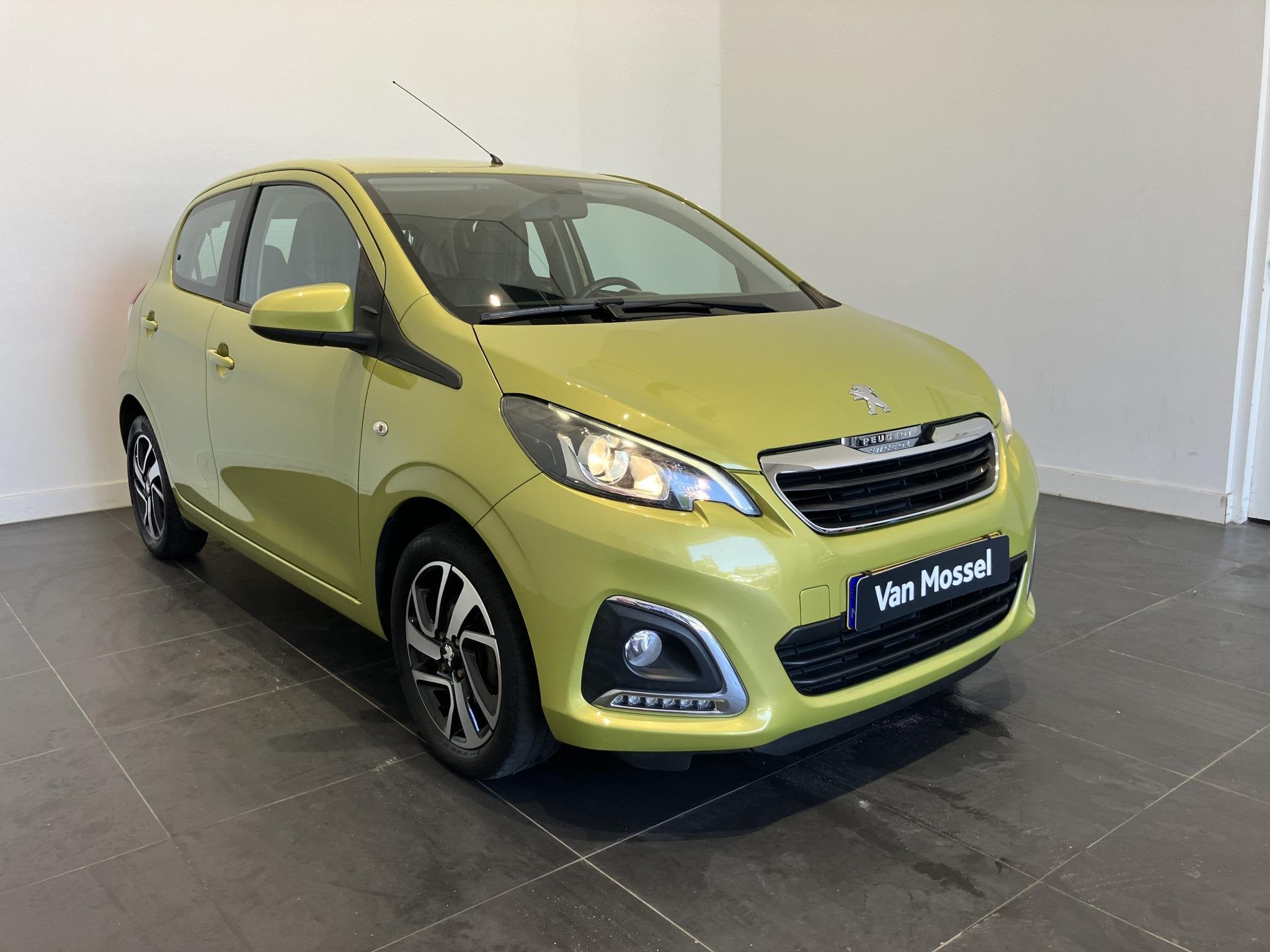 Peugeot 108 1.0 e-VTi Allure | Camera | Climate control | Un, Voorwielaandrijving, 12 maanden, Stof, Gebruikt