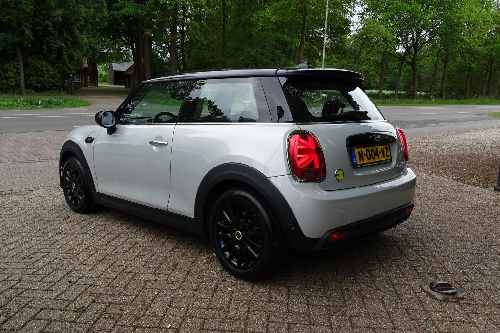 MINI Electric Mini Business Edition LED VERL NAVI PARELMOER, Automaat, 12 maanden, 0 cilinders, 4 stoelen