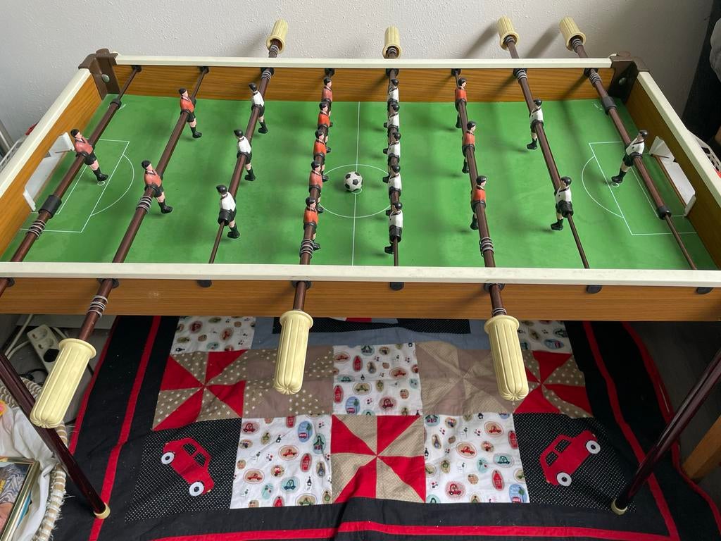 Voetbaltafel - Klassiek tafelvoetbalplezier voor thuis, Kinderen en Baby's, Speelgoed | Voetbaltafels, Gebruikt, Ophalen of Verzenden