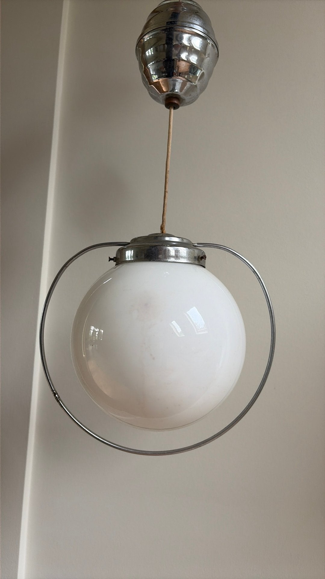 Art deco hanglamp opaline bol met chroom, Art deco, Ophalen of Verzenden, Glas, B22 (Bajonetsluiting)