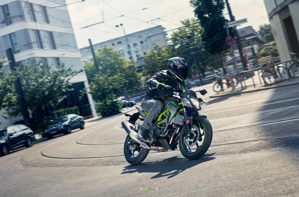 Kawasaki Z125, Motoren, Bedrijf, Naked bike
