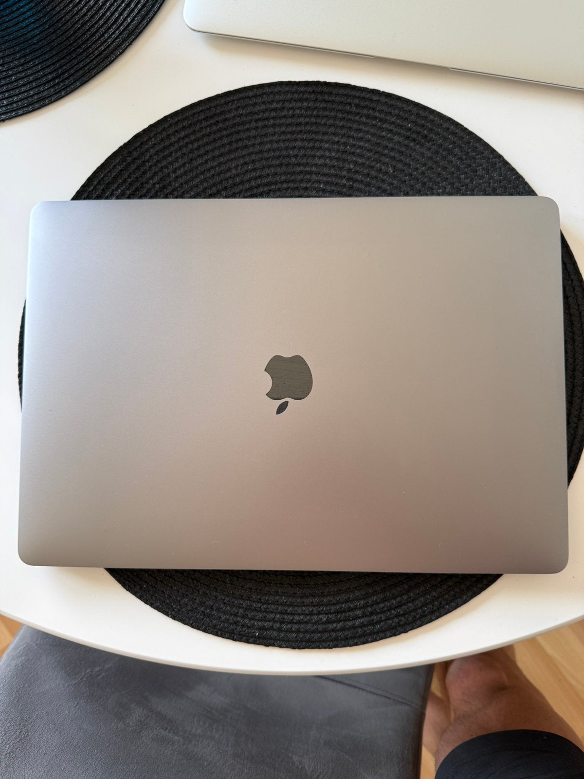 MacBook Pro 15-inch 16gb Ram 512SSD