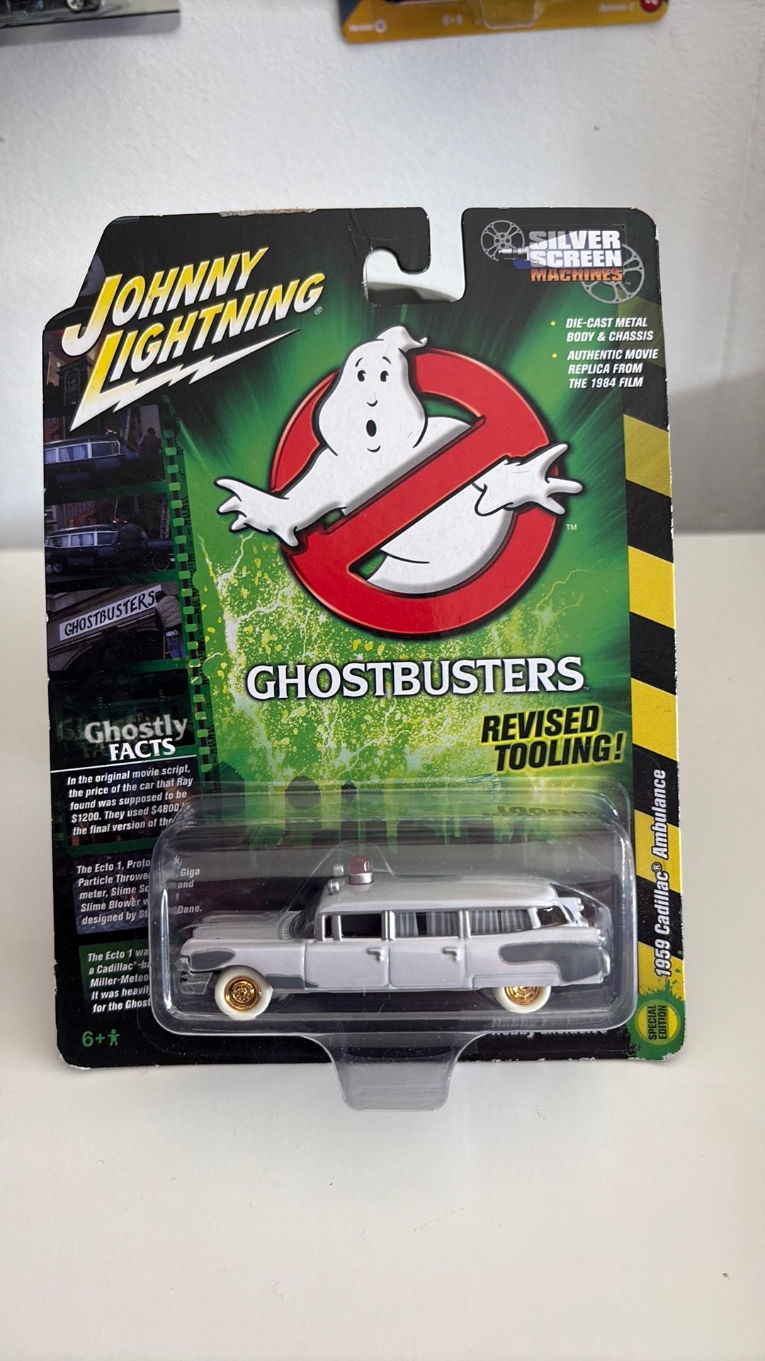 Johnny Lightning 1959 Cadillac Ambulance Ghostbusters 1/64, Ophalen of Verzenden, Nieuw, Auto