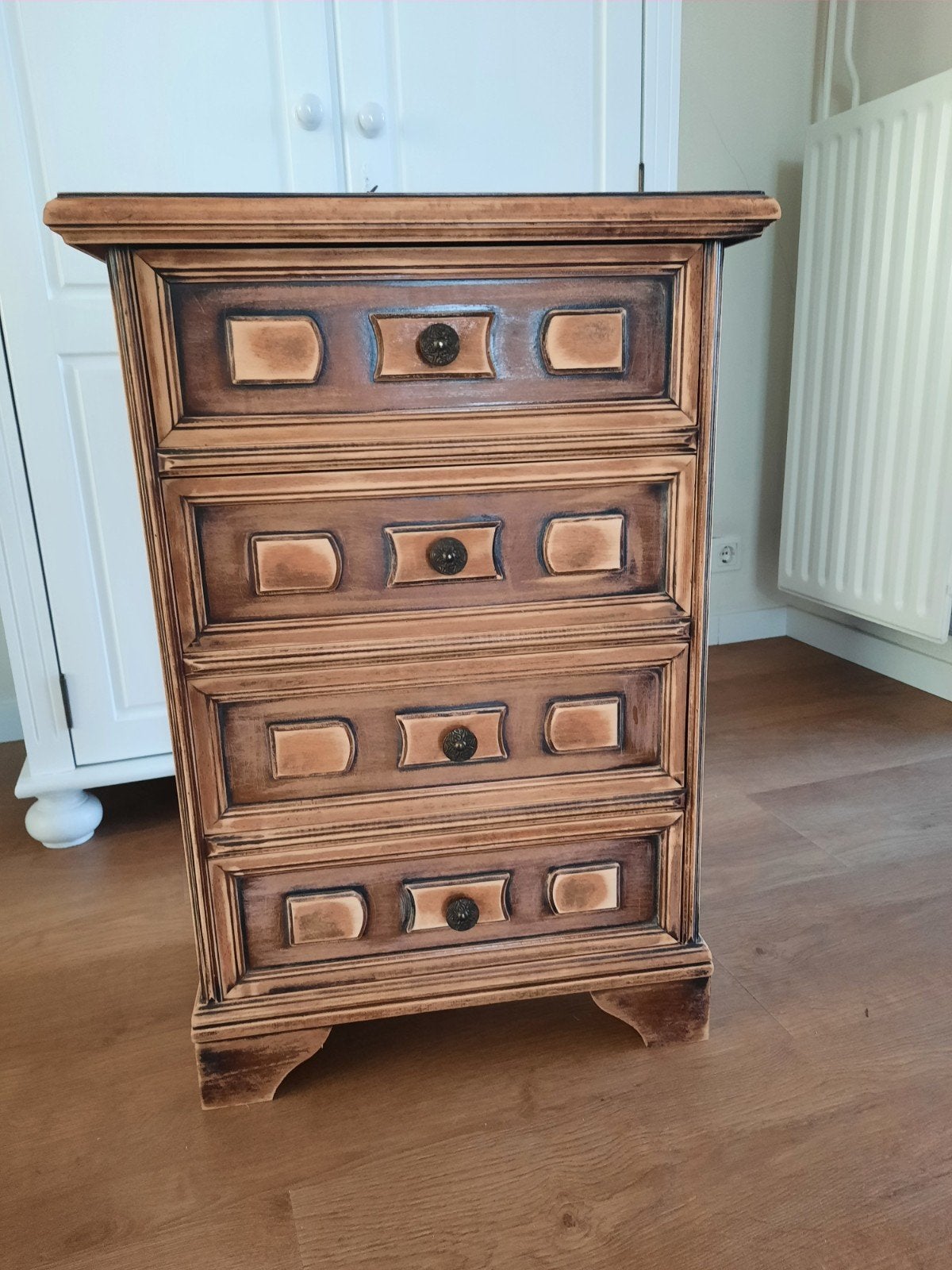 Te koop klassieke ladekastje ( opknapper ), Ophalen, Gebruikt, 50 tot 100 cm, 3 of 4 laden
