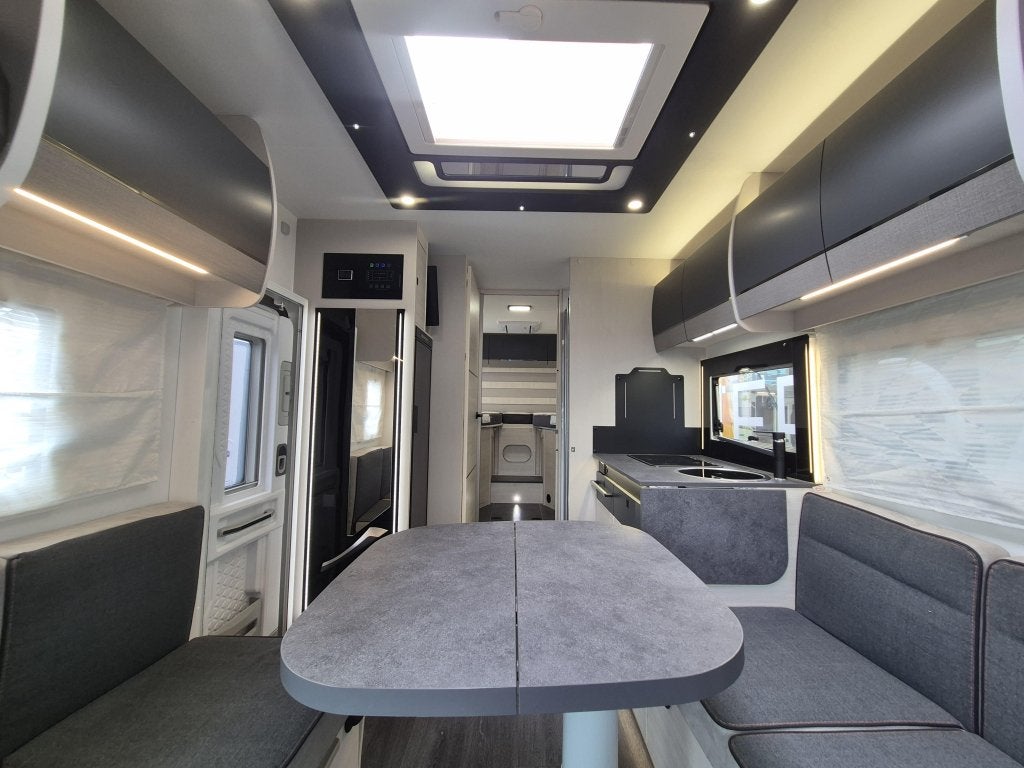 Chausson Titanium Ultimate 777 Arctic ZONDER HEFBED, Automaat, Chemisch toilet, Koelkast, Ford
