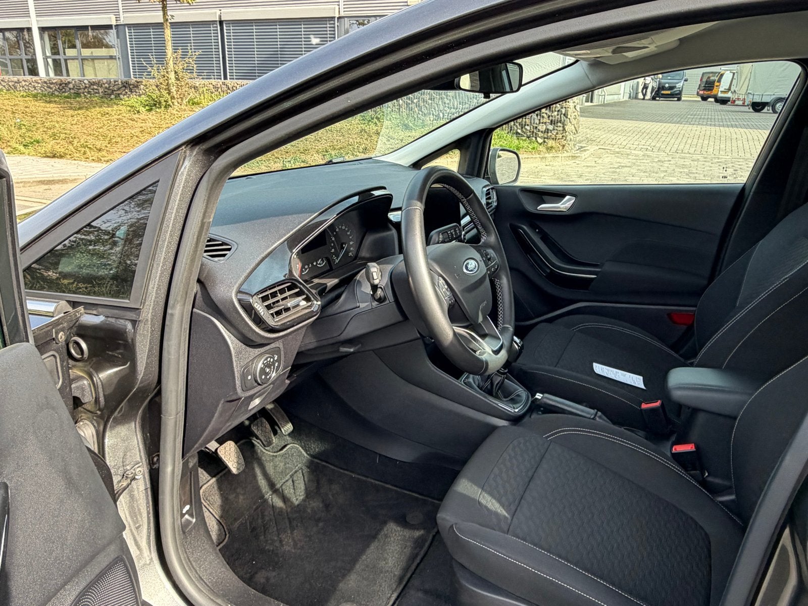 Foto 13 van Ford Fiësta 1.0 Ecoboost Hybrid Titanium 125pk 2023 Grijs