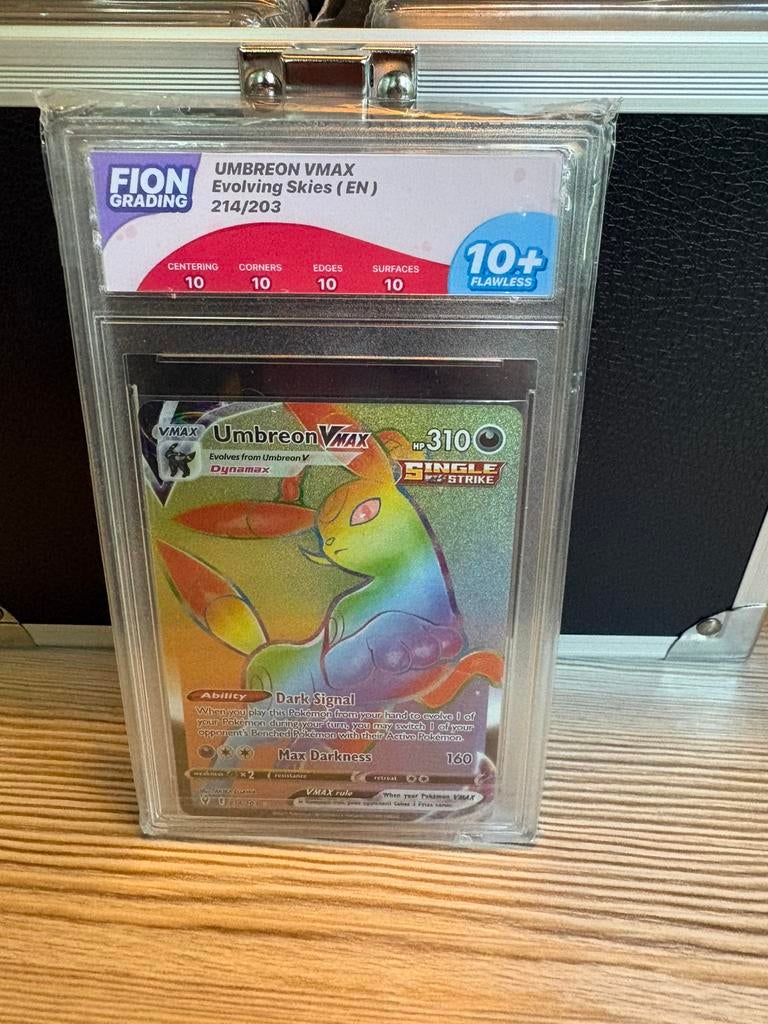 Umbreon vmax rainbow grade 10, Ophalen of Verzenden, Zo goed als nieuw, Meerdere kaarten, Foil