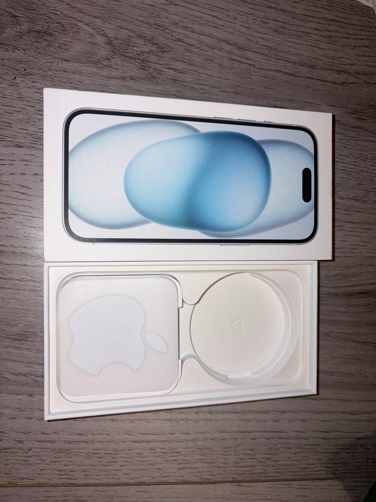 Foto 9 van Apple Iphone 15 licht blauw