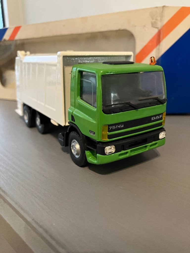 DAF 75CF - vuilniswagen, Hobby en Vrije tijd, Modelauto's | 1:50, Ophalen of Verzenden, Gebruikt, Bus of Vrachtwagen, Lion Toys