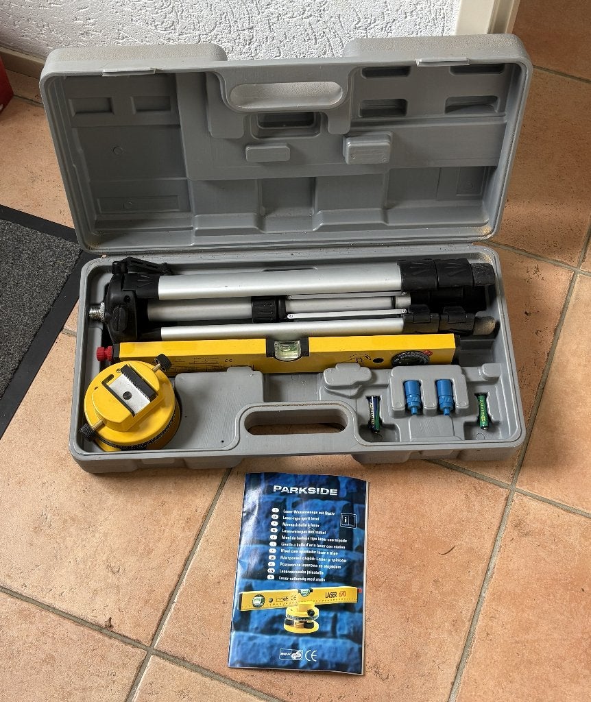 Laserwaterpas met statief in koffer, Ophalen, Zo goed als nieuw, Overige meters