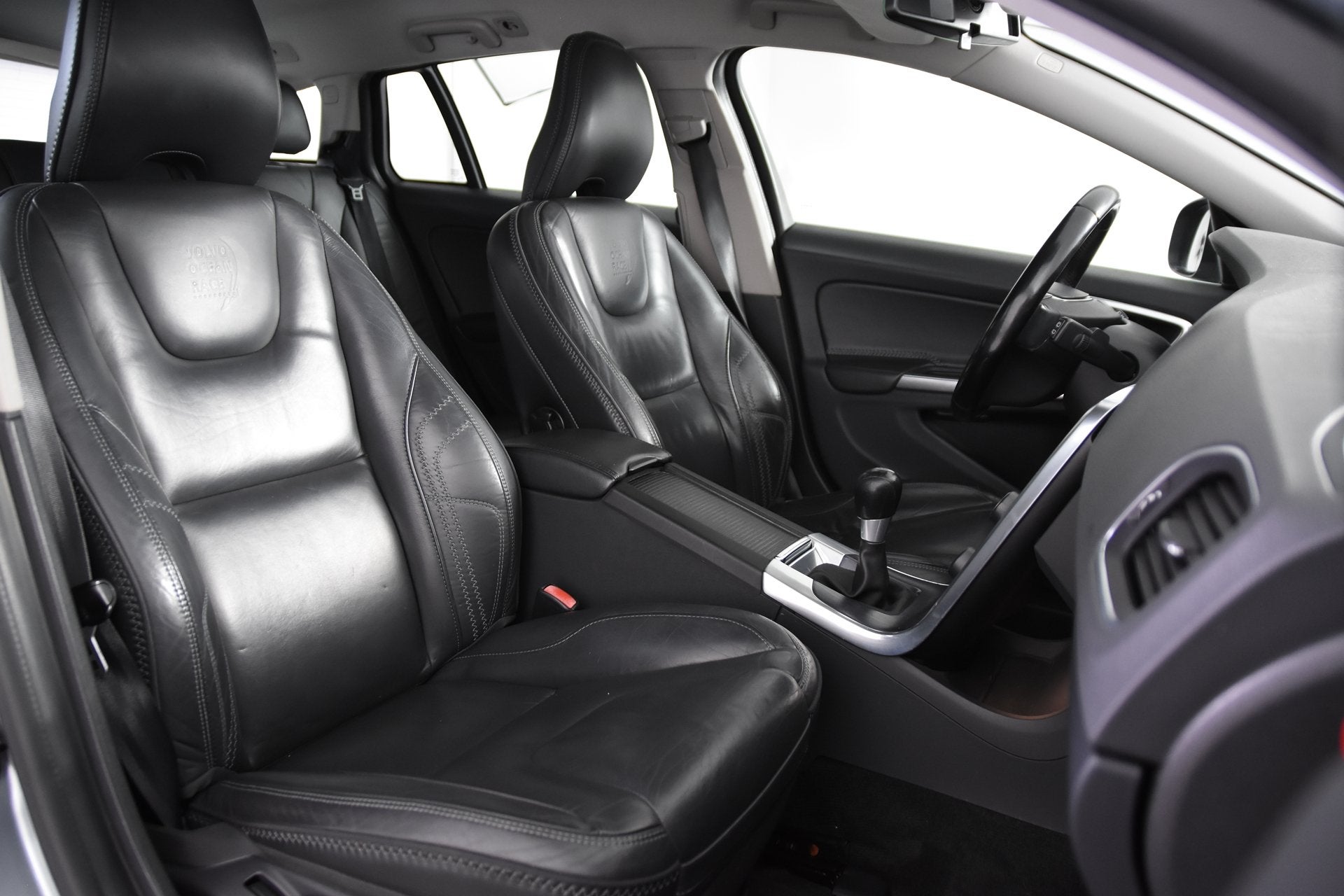 Volvo V60 1.6 T3 Ocean Race *Leer*Navigatie*Trekhaak*, Auto's, Volvo, Voorwielaandrijving, 15 km/l, Gebruikt, Zwart