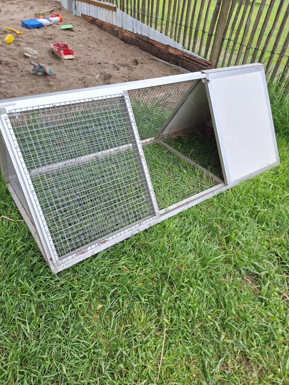Prachtig hok als nieuw en slijtage vrij. Van aluminium., Ophalen, 60 tot 90 cm, Zo goed als nieuw, Hok