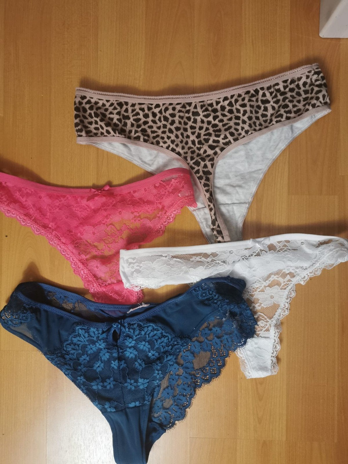 vier strings maat M
(gewassen), Ophalen of Verzenden, Meerkleurig, String