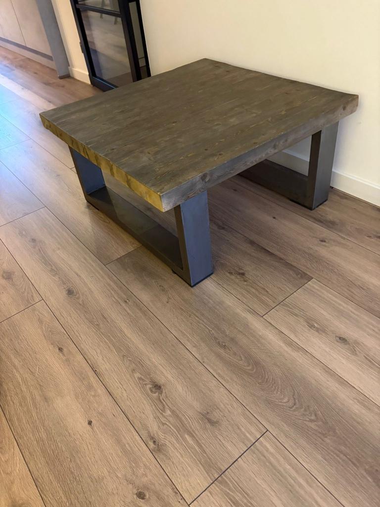 Salontafel met ijzeren poten, Ophalen, 50 tot 100 cm, 50 tot 100 cm, Zo goed als nieuw