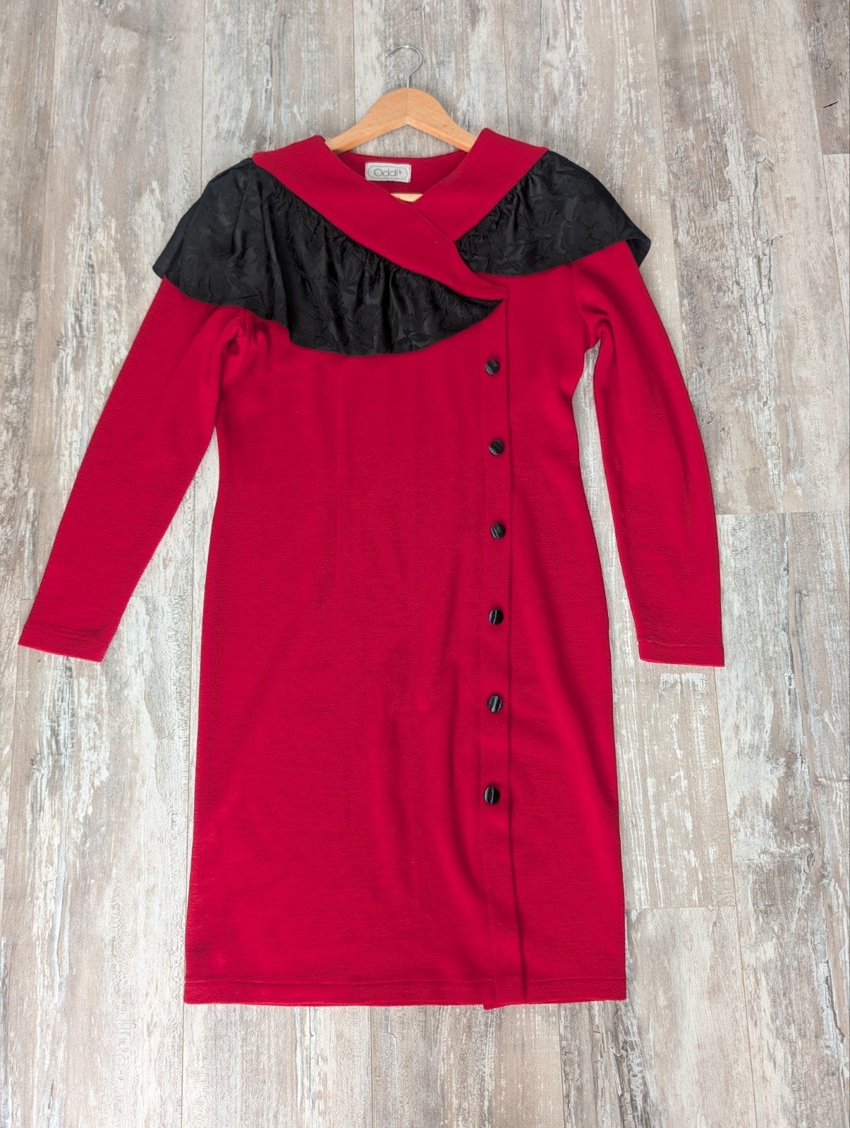 Vintage rode jurk met zwarte details. Wol mix, Kleding | Dames, Jurken, Ophalen of Verzenden, Zo goed als nieuw, Maat 38/40 (M)