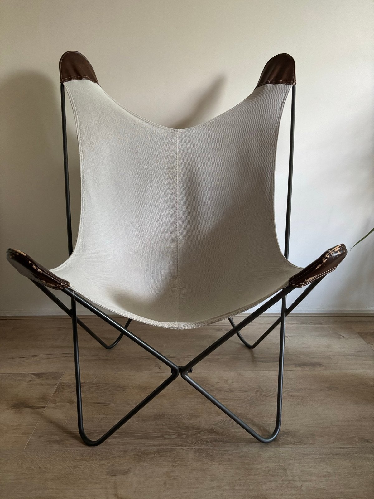 Gratis Lichtbeige Vlinder stoel, Ophalen, Gebruikt, Wit, Leer