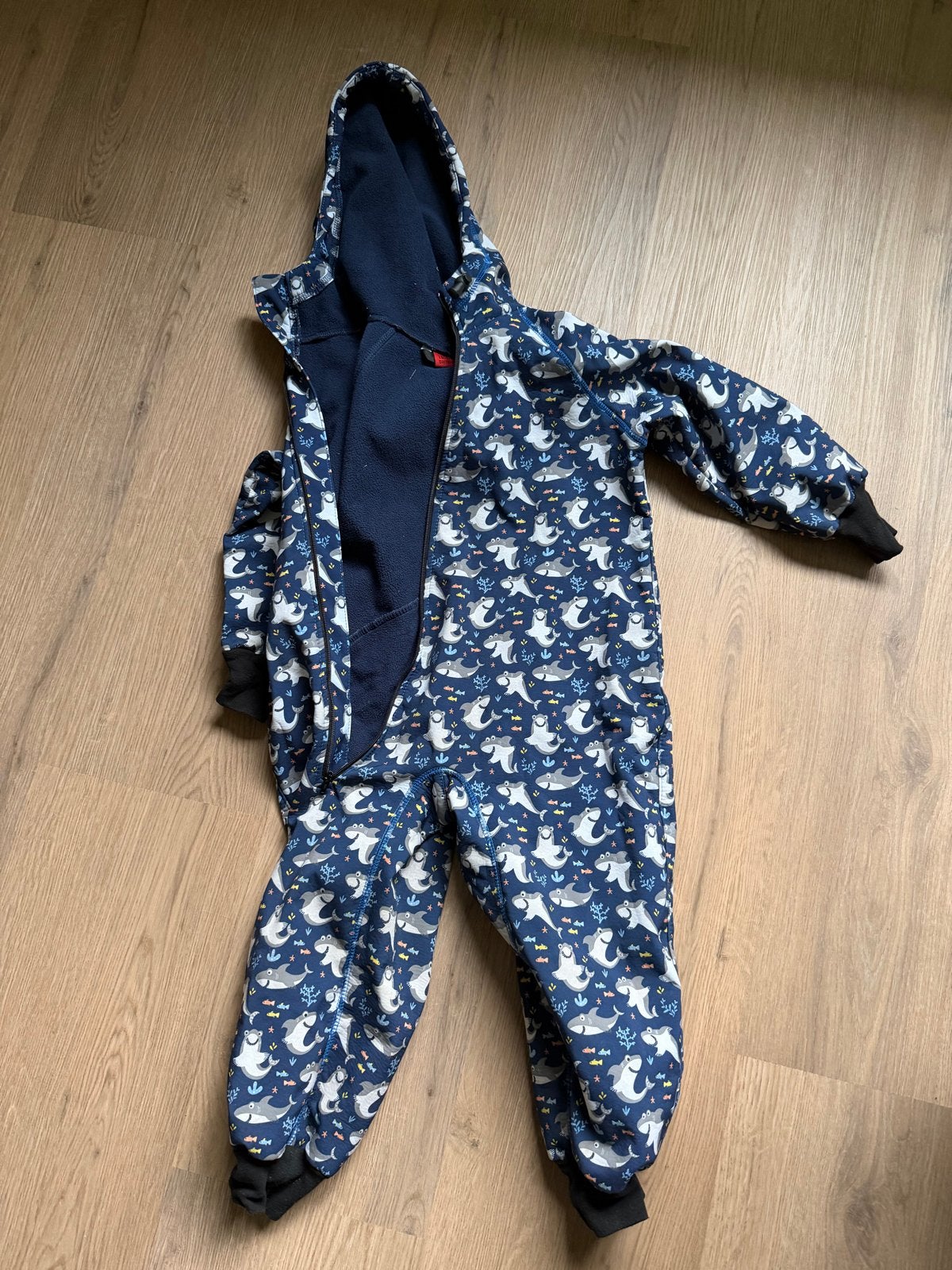 Ielm buitenspeel pak met haaienprint - Maat 104, Kinderen en Baby's, Ophalen of Verzenden, Gebruikt, Jongen of Meisje, Overige typen