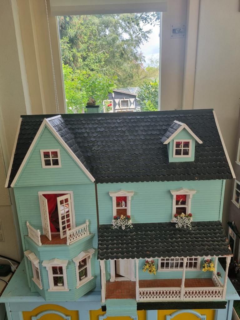 Mooi poppenhuis 1.12 compleet zoals op foto.s, Ophalen, Zo goed als nieuw, Poppenhuis