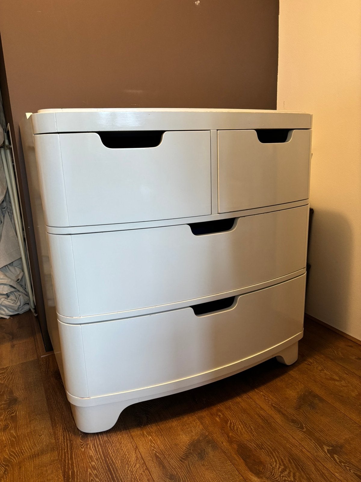 Solide witte commode van het merk Bloom., Kinderen en Baby's, Kinderkamer | Commodes en Kasten, Ophalen, 50 tot 70 cm, 90 tot 105 cm