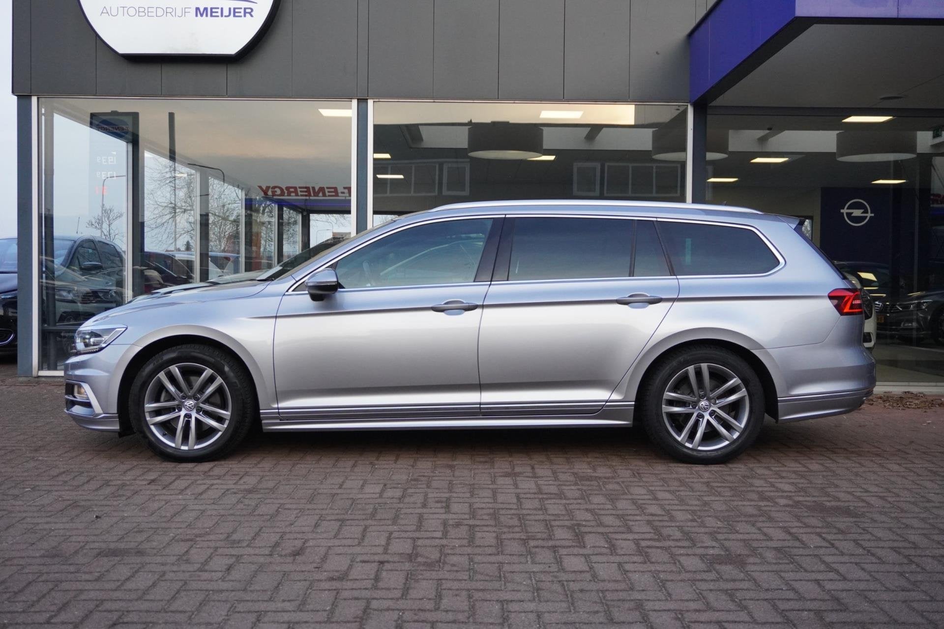 Volkswagen Passat Variant 1.5 TSI Highline Business R-Line |, Auto's, Dealer onderhouden, 730 kg, 4 cilinders, 150 pk