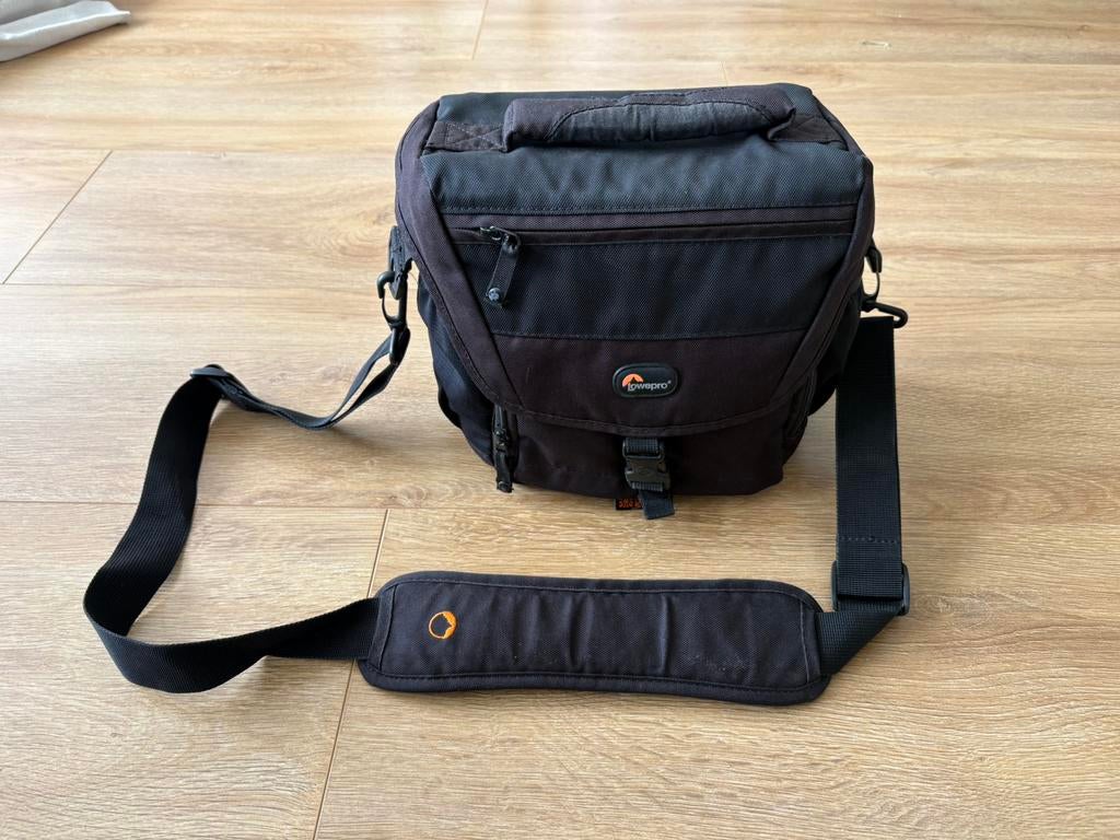 Cameratas Lowepro Nova 170 AW schoudertas, Ophalen of Verzenden, Zo goed als nieuw, Schoudertas, Lowepro