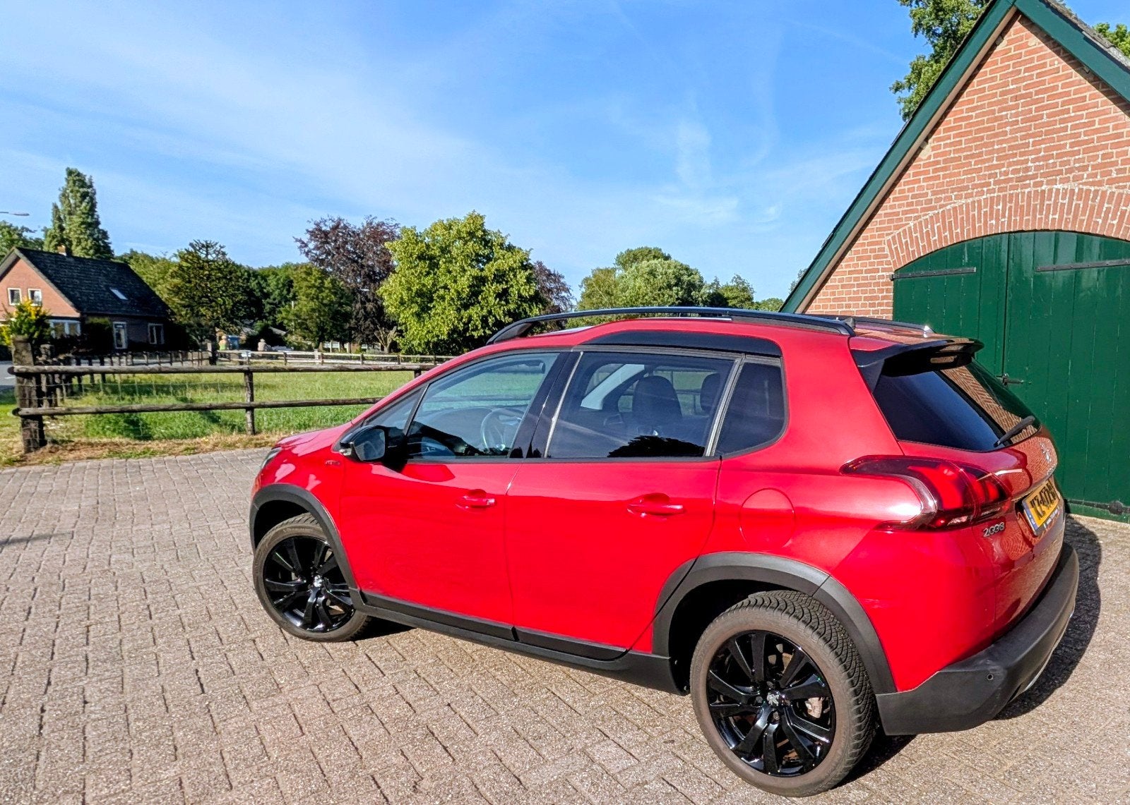 Gave en goede Peugeot 2008 1.2 Puretech 130pk 2017 Rood JBL, 1250 kg, 1199 cc, 49 €/maand, Origineel Nederlands