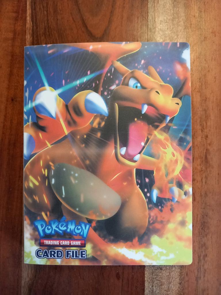 Mapje met pokemon kaarten 121 stuks, Ophalen of Verzenden, Gebruikt