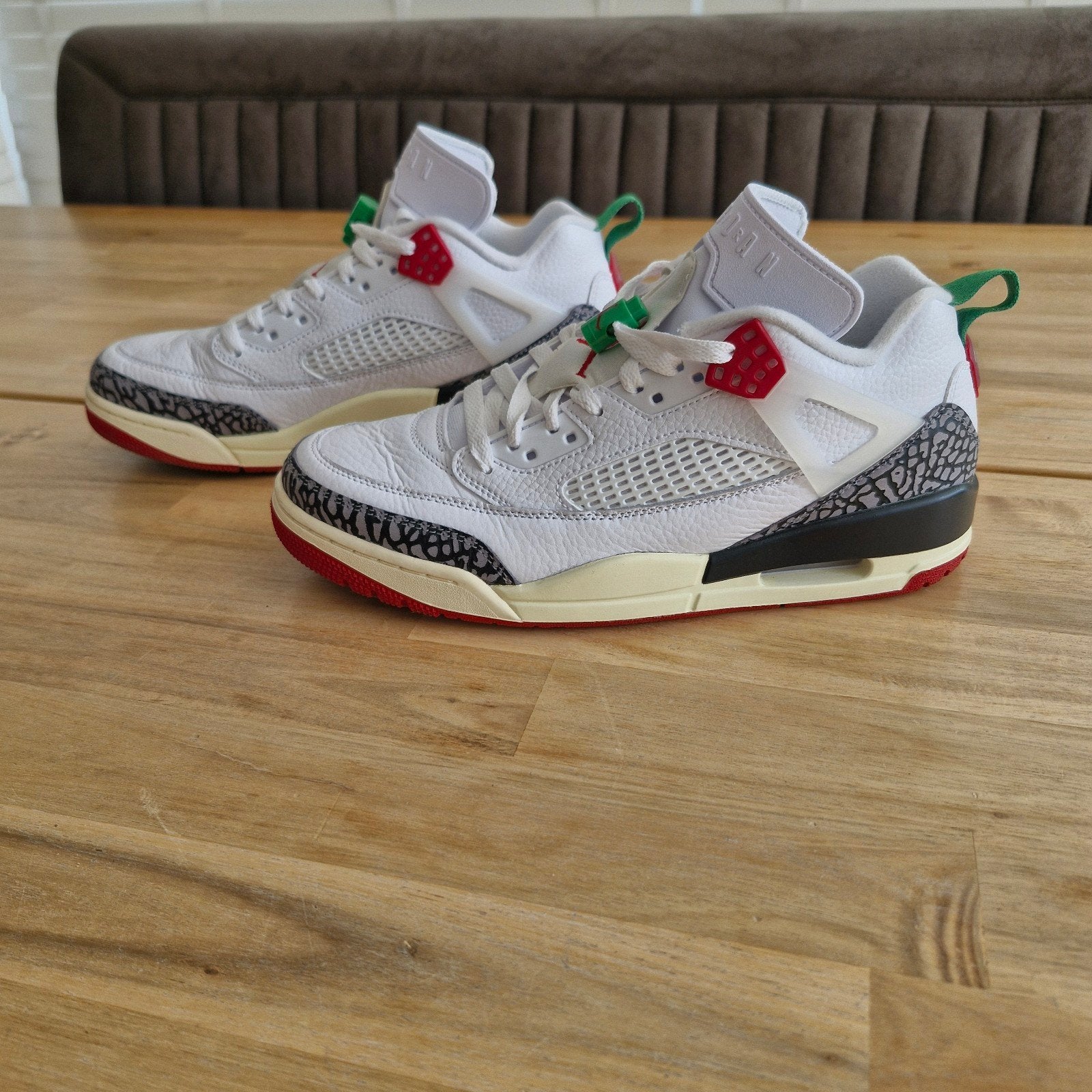 Nike Air Jordan Spizike Low SE 'Do The Right Thing', Wit, Nike, Ophalen of Verzenden, Sneakers of Gympen