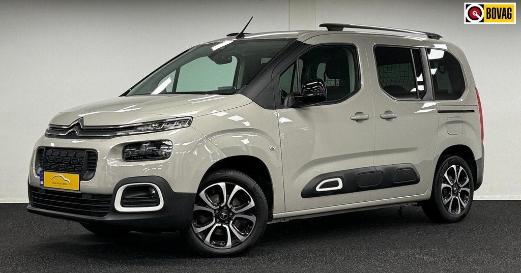 Citroen BERLINGO 1.2 PureTech Feel*Automaat*Trekhaak*DealerO, Auto's, Citroën, Gebruikt, 1199 cc, Beige, Parkeersensor