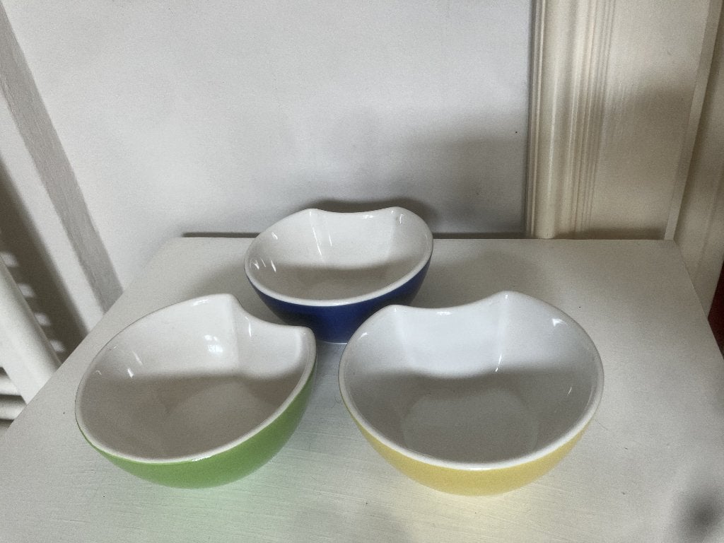 Drie kleurrijke schaaltjes, ideaal voor snacks. , Keramiek, Ophalen of Verzenden, Overige stijlen, Schaal of Schalen