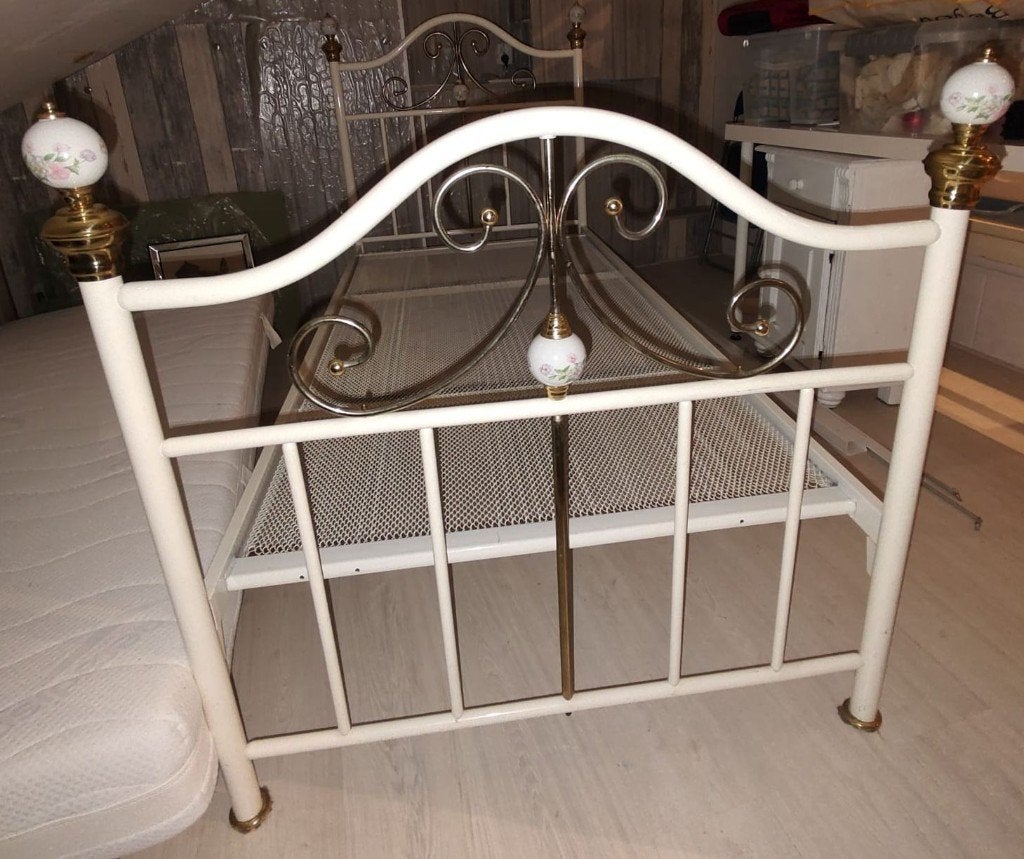metalen meisjesbed, Ophalen, 90 cm, Eenpersoons, Wit