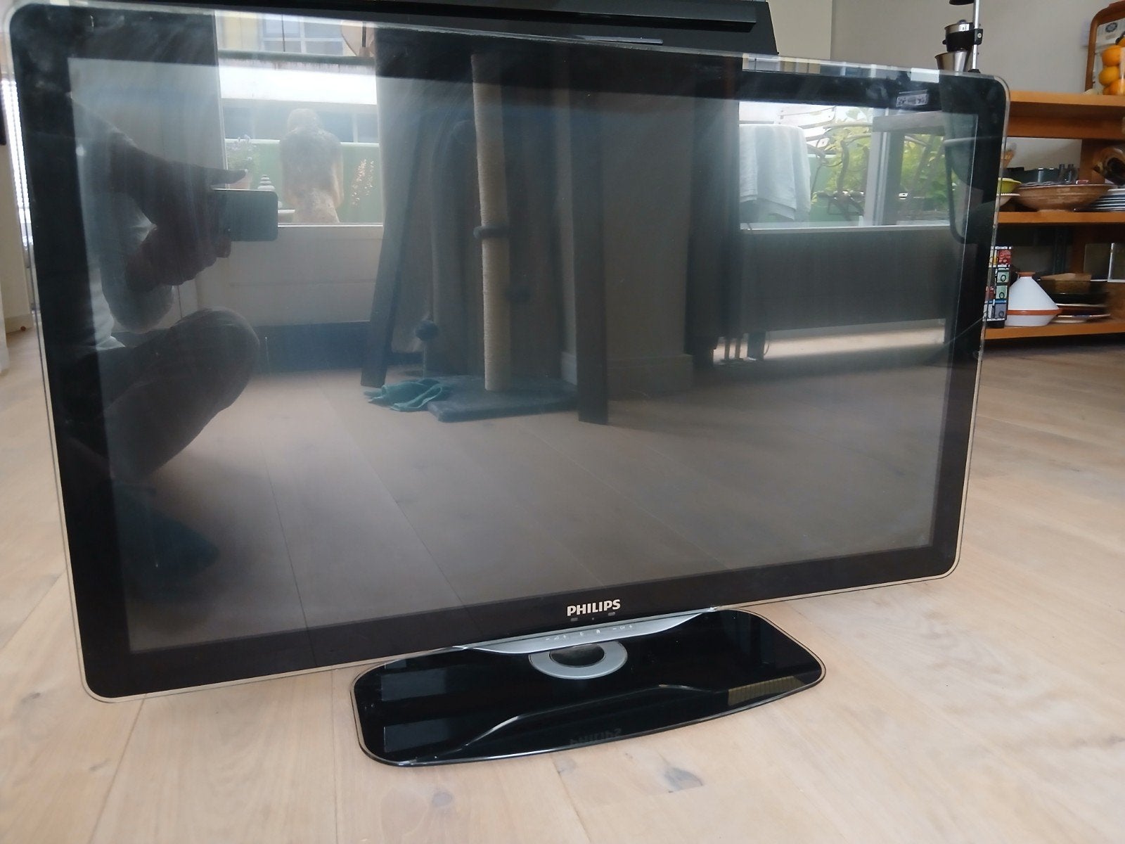 Philips 37PFL8605H/12 Full HD LCD TV met Ambilight, Audio, Tv en Foto, Televisies, Ophalen