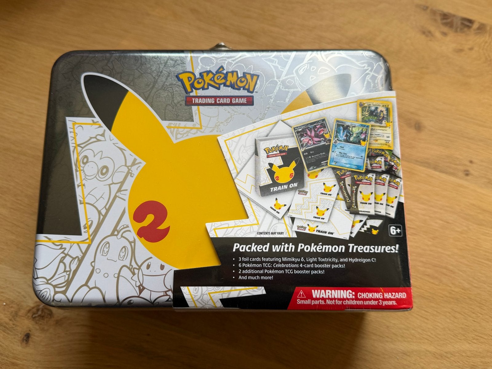 Pokémon Celebrations Collector Chest Tin, Hobby en Vrije tijd, Ophalen of Verzenden, Nieuw, Overige typen