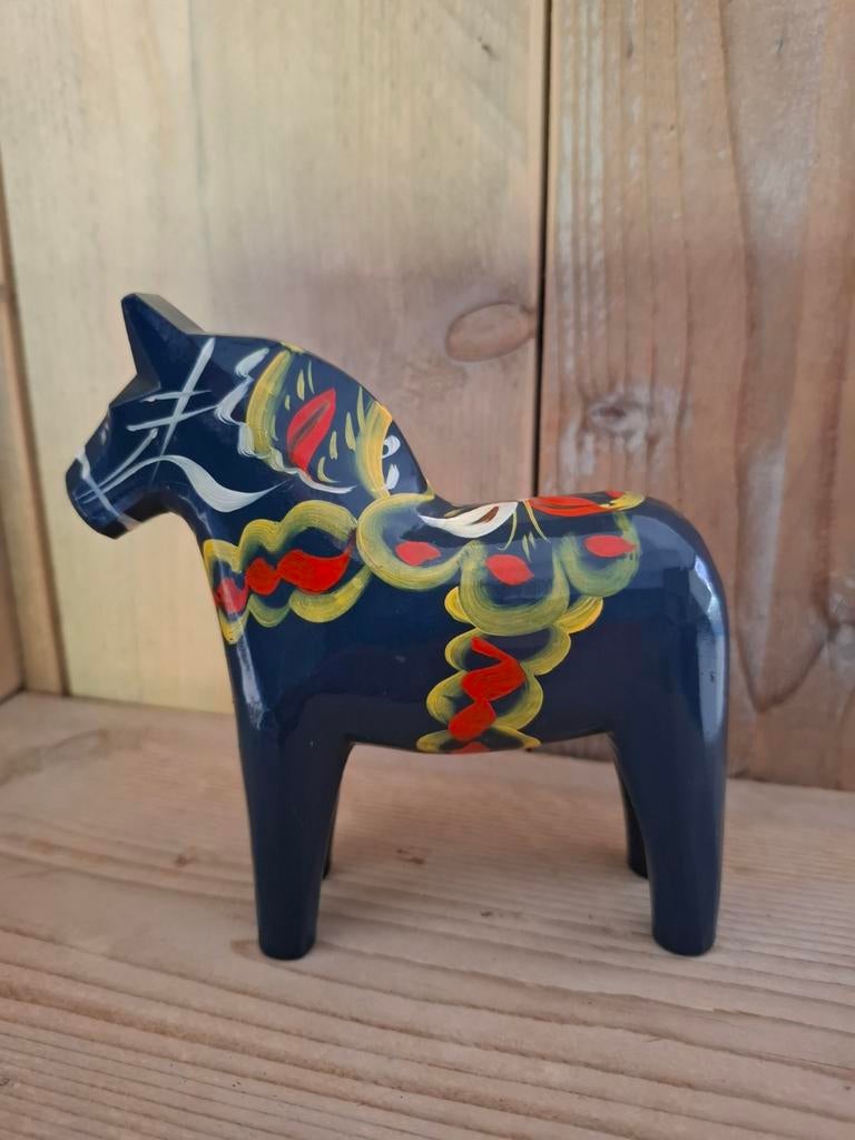Dala paardje Nils Olsson Zweden, 13 cm hoog,gesigneerd kr'06, Ophalen of Verzenden