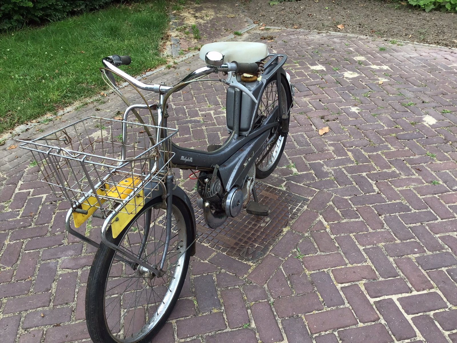 Kaptein mobylette EEG uit de jaren 60, Maximaal 45 km/u, 49 cc, 1 versnellingen, Ophalen
