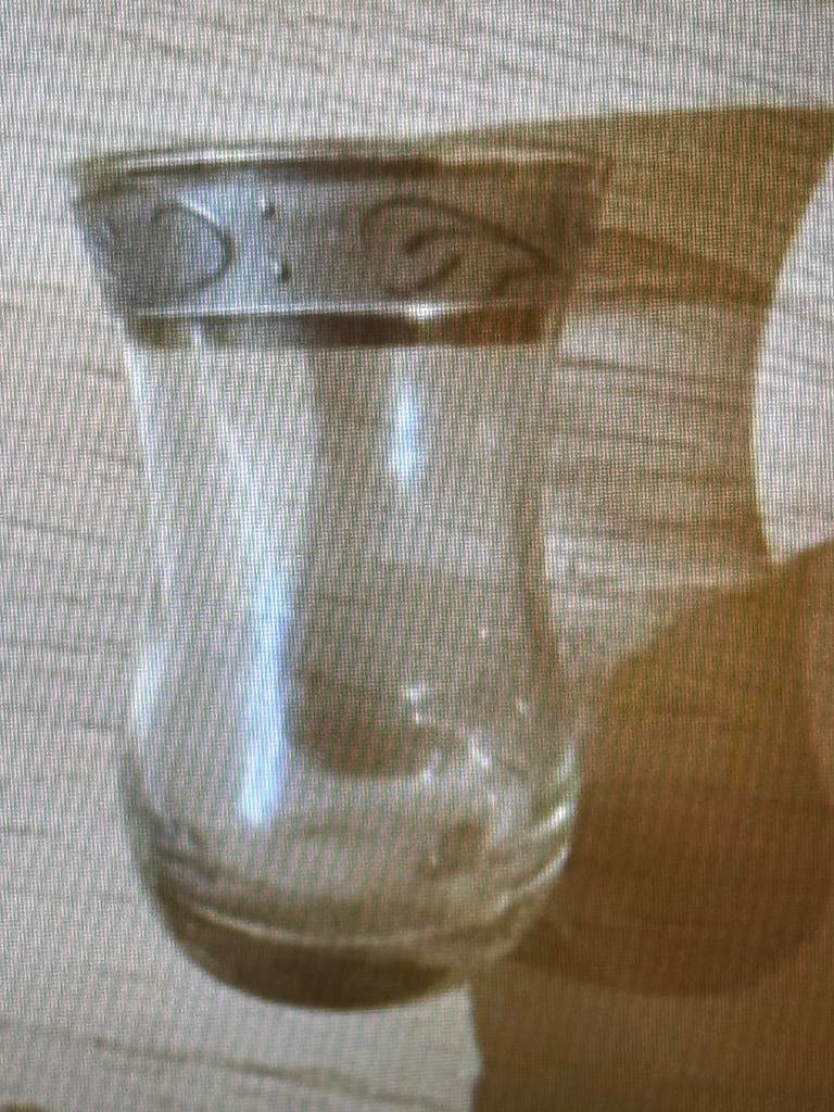 Glazen theeglas met zilverkleurige rand, Ophalen